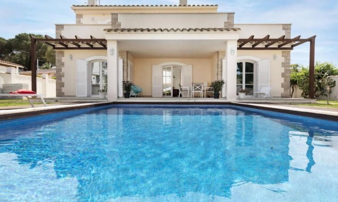 L'Escala House | Feng Shui by Interhome