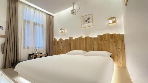 Fenghuang House | Fenghuang Ancient Town Persimmon Courtyard B&B