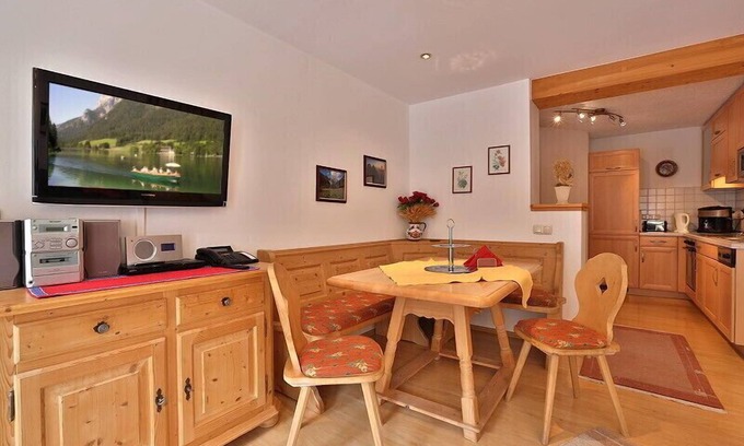 Ramsau Apartment | Ferienwohnung Steinberg, 1-2 Personen, 55 qm, Bad + Dusche/WC, Balkon, TV, W-LAN, 1 Schlafzimmer, Nichtraucher, Allergiker