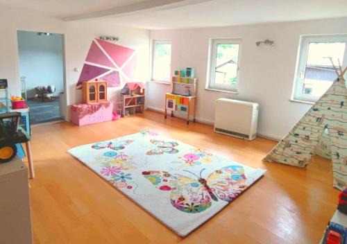 Mengersgereuth-Hammern House | Ferienhaus Eden Frankenblick I Familien-Ferienhaus I nahe Skipiste l Spielzimmer I Waschmaschine I kostenlos parken I WLAN I Spülmaschine