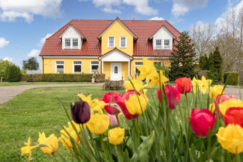 Kuehlungsborn Apartment | Ferienhof am Leuchtturm für Gruppen bis 25 Personen OFC 04