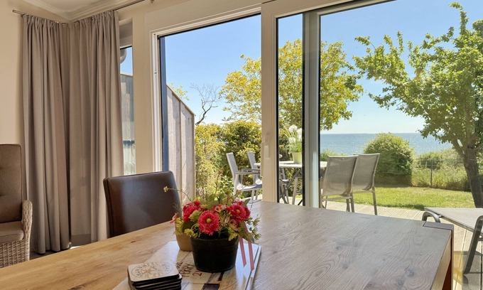 Thiessow Apartment | Ferienwohnung 03 mit Südterrasse und Meerblick - P: Zollhaus Klein Zicker - Exklusive Wohnungen mit
