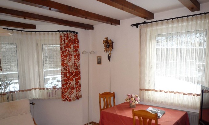 Am Bach Apartment | Ferienwohnung 1 mit 68qm, 1 Schlafzimmer, 1 Wohn-/Schlafraum, für maximal 4 Personen