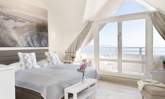 Scharbeutz Apartment | Ferienwohnung 24 mit Balkon in der Strandburg in Scharbeutz