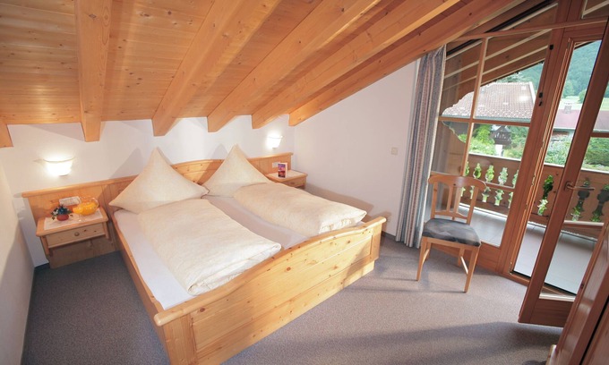 Unterwoessen Apartment | Ferienwohnung 4, 2 Personen, 50 qm., 1 Schlafzimmer, DU/WC, TV, Zimmersafe, Balkon