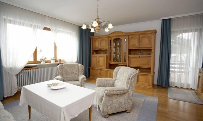 Bad Endorf Apartment | Ferienwohnung, 50 qm Obergeschoss, 1 Separates Schlafzimmer