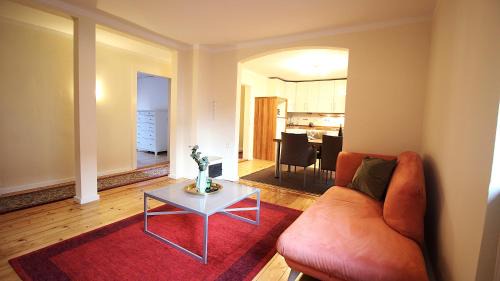 Ochsenfurt Apartment | Ferienwohnung am Wasserschloss 1-3