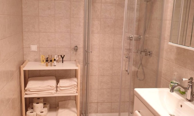 Puch bei Weiz Apartment | Ferienwohnung an der Apfelstraße - Appartement/fewo, Dusche, WC, 1 Schlafraum
