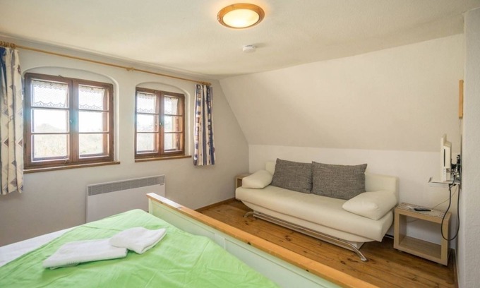 Großjena Apartment | Ferienwohnung/app. für 3 Gäste mit 25m² in Freyburg