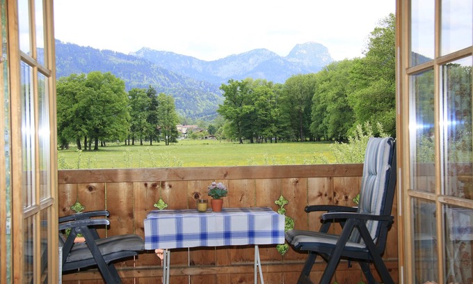 Bad Feilnbach Apartment | Ferienwohnung Farrenpoint, bis 4 Personen, 95 qm, 2 Sep. Schlafräume, Balkon