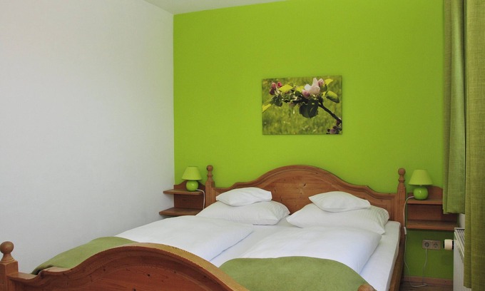 Bad Feilnbach Apartment | Ferienwohnung Heuberg, bis 4 Personen, 1 seperates Schlafzimmer, 1. OG, Südbalkon