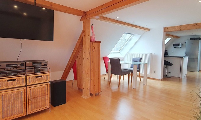 Traunstein Apartment | Ferienwohnung im Dachgeschoss, ca. 45m², für 2 Personen, Nichtraucher, Offener Wohnbereich