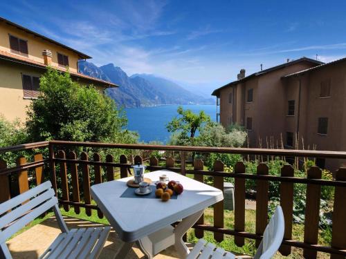 Zorzino Apartment | Ferienwohnung In Riva Di Solto Mit Großem Garten