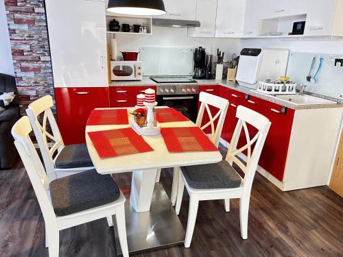 Weissenfels Apartment | Ferienwohnung Joli- inklusive Parkplatz, Bettwäsche, Handtücher und WLAN