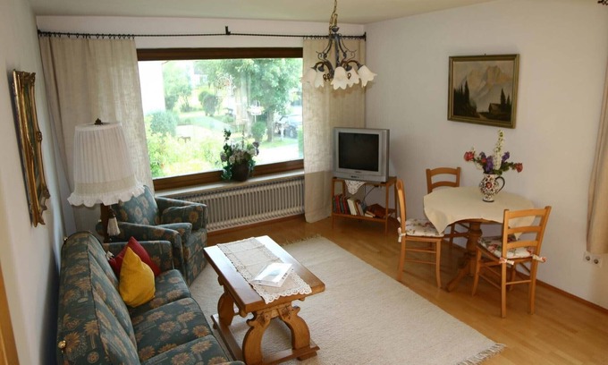 Bad Endorf Apartment | Ferienwohnung Nr. 1, 63 qm Obergeschoss, 2 Separates Schlafzimmer