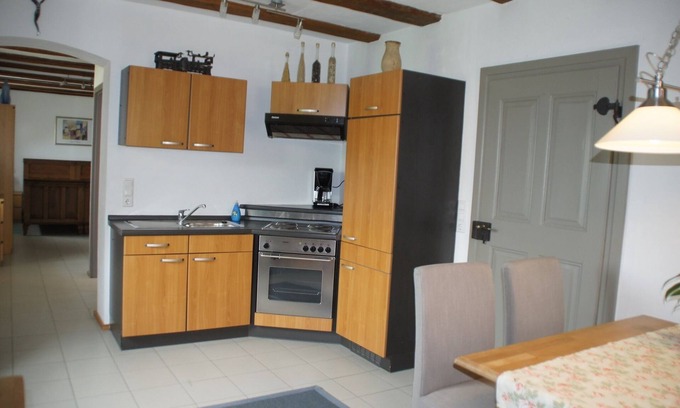 Dettelbach Apartment | Ferienwohnung qm) mit Kombiniertem Schlaf-wohnbereich und Küchenzeile