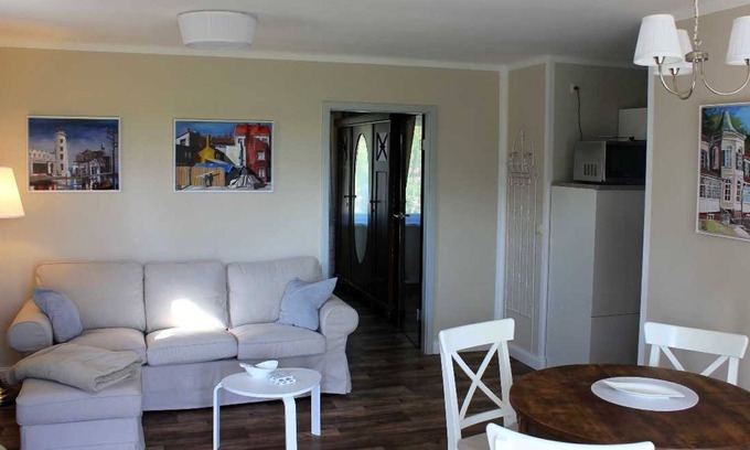 Bodstedt Apartment | Ferienwohnung Rosengarten - Backstein Scheune Starkow bei Barth