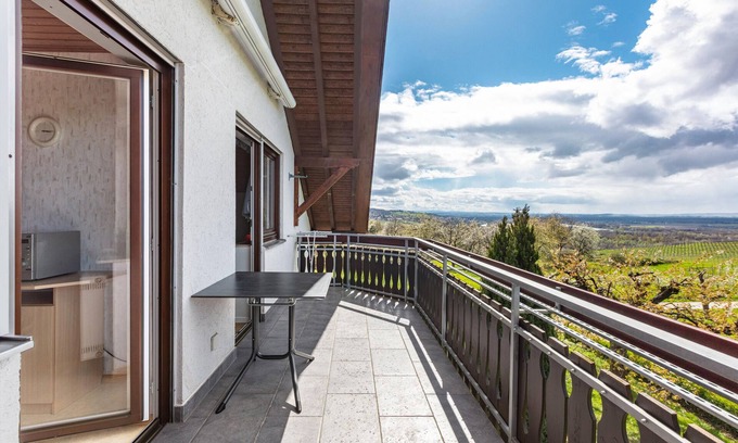 Bad Bellingen Apartment | Ferienwohnung vogesenblick , 59qm, 1 schlafzimmer, max. 2 personen