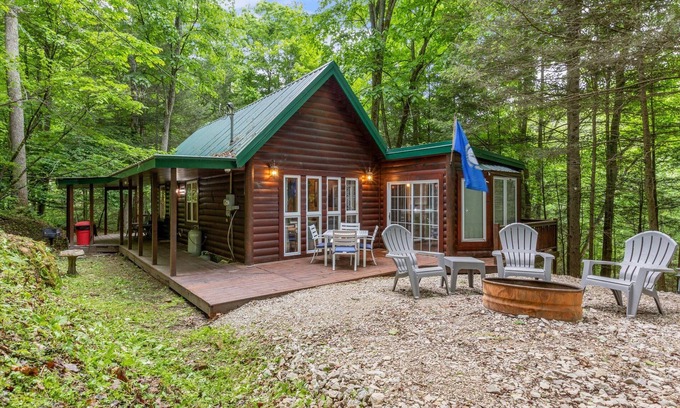 Saint Helens Cabin | Fern Gulley Cabin with Hot Tub, Pet Friendly, near DBBB/Hollerwood