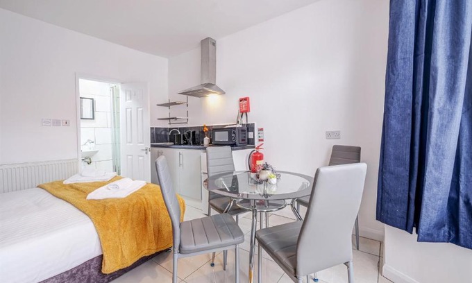 Sudbury Apartment | Fernbank Rooms Sudbury Hill, Harrow, Self-Contained Studios with En-Suite