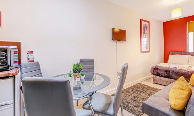 Sudbury Apartment | Fernbank Rooms Sudbury Hill, Harrow Self-Contained Studios with En-Suite- Apt 02
