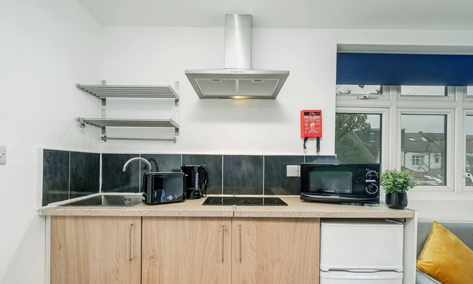 Sudbury Apartment | Fernbank Rooms Sudbury Hill, Harrow Self-Contained Studios with En-Suite - Apt04