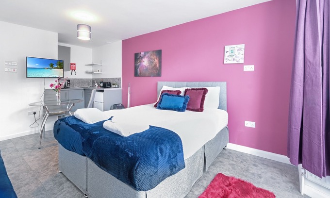 Sudbury Apartment | Fernbank Studios Sudbury Hill Harrow with En-Suite - 11