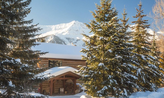 East Kootenay Cabin | Fernie Lodging-2-6 people guest suite. 6-8 full lodge.Great location.B&B option