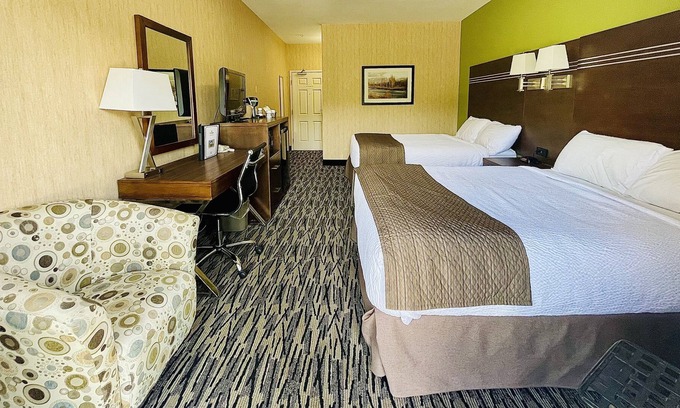 East Kootenay House | Fernie Stanford Hotel & Resort - Deluxe Hotel Rooms