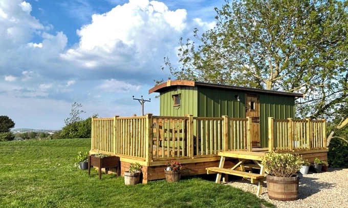 Saltburn-by-the-Sea Cabin | Fernlea Luxury Shepherds Hut - Sleeps 2 & Hot Tub