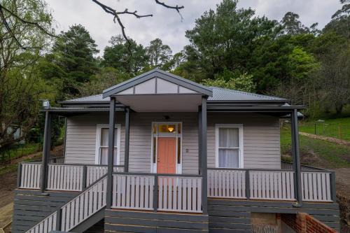 Warburton House | Ferntree Digs Cottage