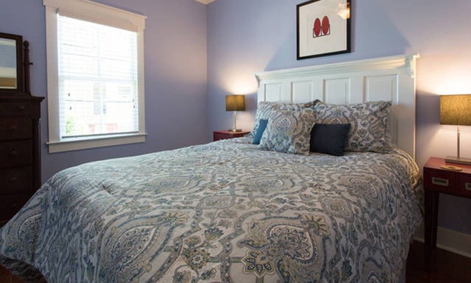Historic Downtown Savannah Cottage | Fernwood Cottage in Historic District - Featuring Local Art