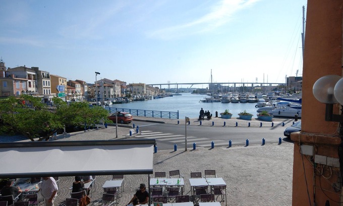 Martigues Apartment | Ferriere cozy studio area with canal view - Easy parking and shops