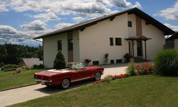 Moosburg Apartment | Fewo Krainer in a charming landscape