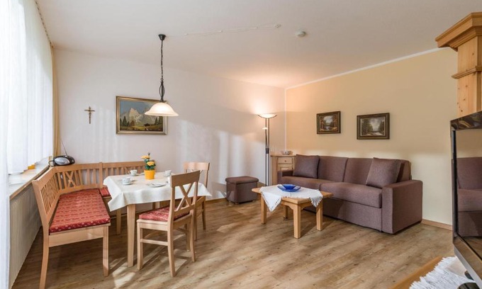 Oberaudorf Apartment | FeWo Tatzelwurm A5 , Bergblick, Schwimmbad, Sauna, Smart TV55, aussergewöhnlich