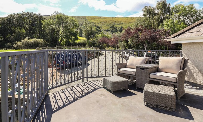 Abergwyngregyn Cottage | FFRIDDOEDD, family friendly, with a garden in Llanfairfechan