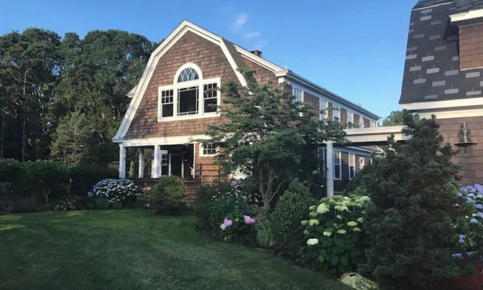 Saunderstown House | Field House, entire house Plum Beach, RI,