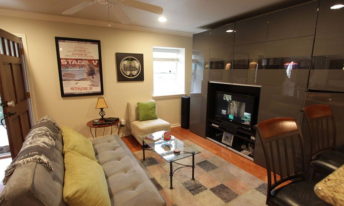 Travis Heights Condo | Filmmaker High-end Luxury/Corporate 1/1 Condo is back, better and available