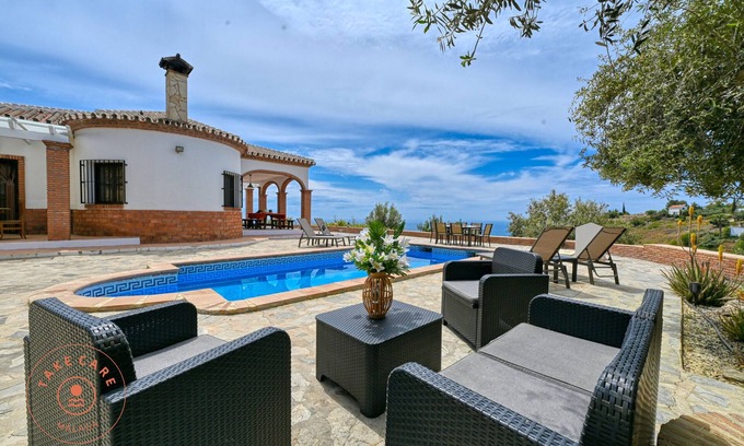Sayalonga Ski Chalet | Finca Aurelia in countryside Malaga - TCM