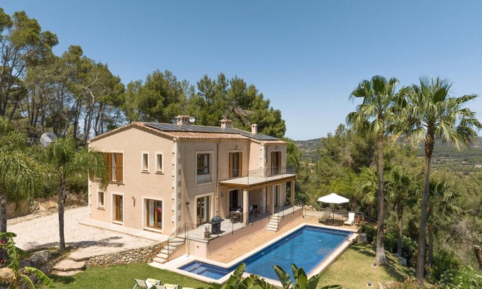 Felanitx Villa | Finca es Foners in Felanitx with pool and en-suite jacuzzis