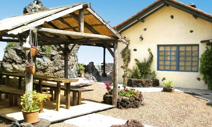 El Tanque House | Finca in El Tanque with a patio