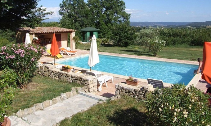 Pierrerue Villa | Finca "Maison Tournesol - Mas de bel Air" with Shared Pool & Wi-Fi