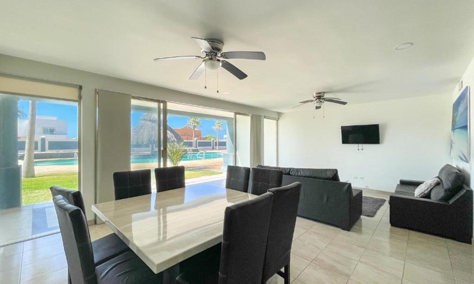 Las Conchas Apartment | Find Peace at a Modern Ground Floor Condo