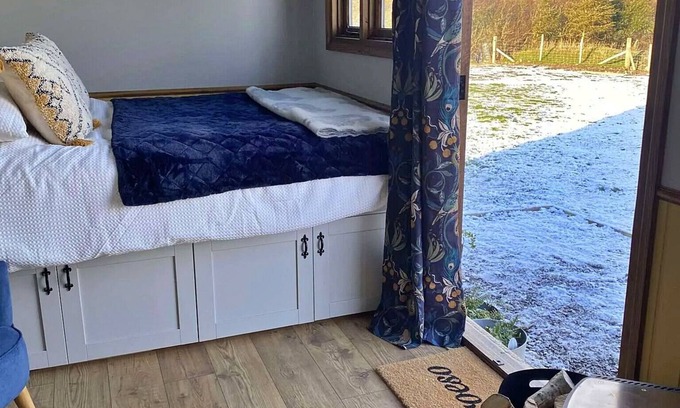Chancery Apartment | Finest Retreats | Bracken Glamping Hut