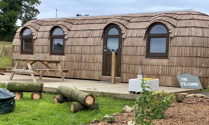 Looe Ski Chalet | Finest Retreats | The Pilchard Cabin