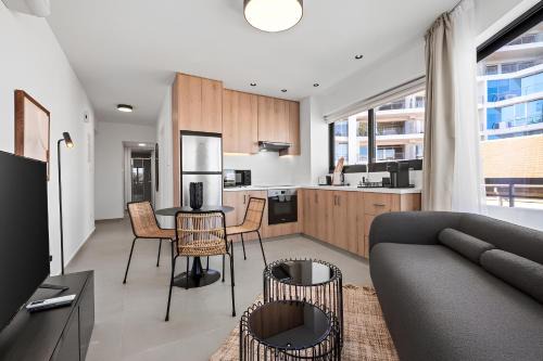 Larnaca Apartment | Finikoudes Marina View #201