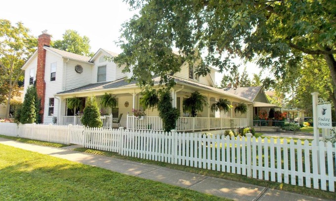 Historic Old Town Bed & Breakfast | Finlay House Bed and Breakfast Niagara - on - the - Lake