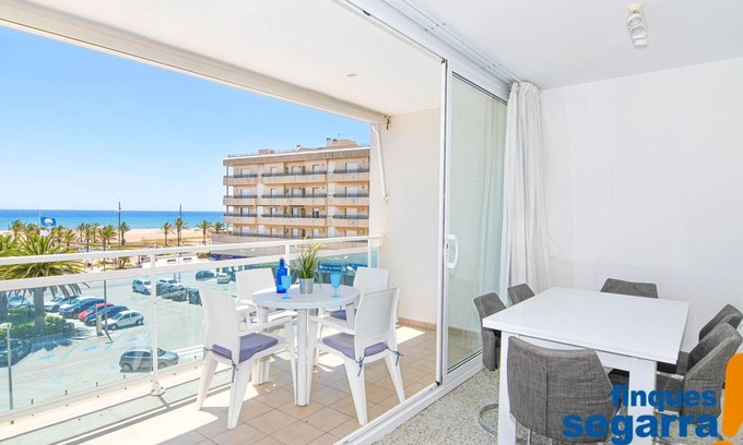 Comarruga Apartment | FINQUES SEGARRA - Central apartment on the seafront