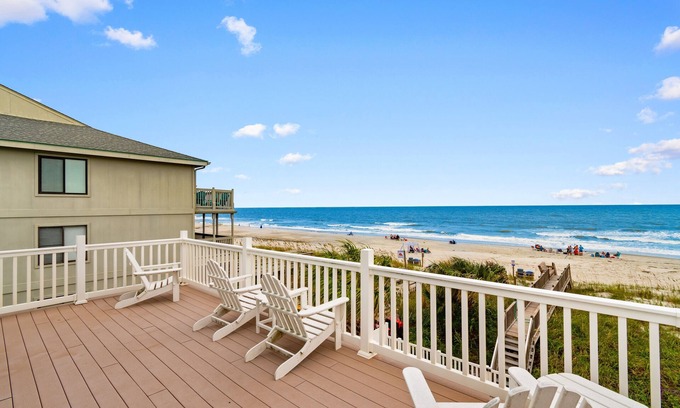 Surfside Beach House | Fins Up Oceanfont 5 Bedroom