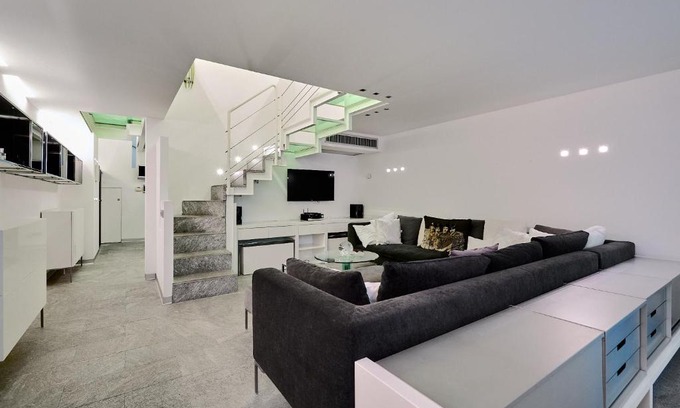 Chinatown Apartment | Fioravanti Suite